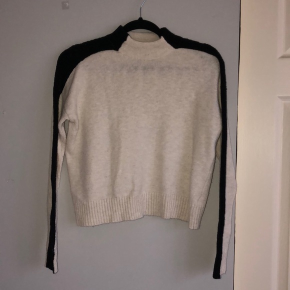 American Eagle Outfitters Sweaters - black and white sweater